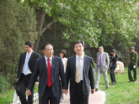 中促会秘书长尤建华先生一行访问和苑 Mr. You Jianhua, Secretary General of China NGO Network for International Exchanges visiting Peace Garden.jpg